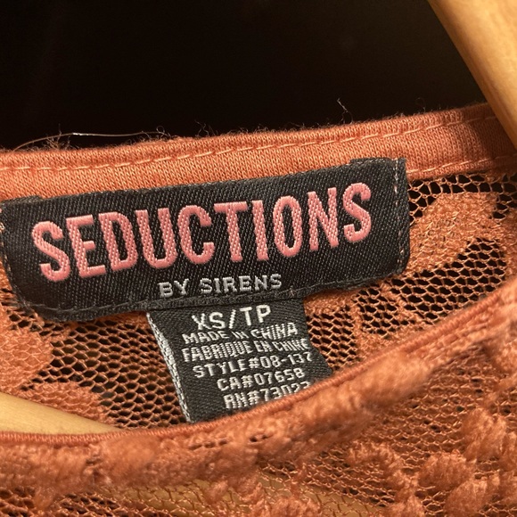 (3 for $50) Ginger-Coloured Lace Long-Sleeve Top - Picture 3 of 4